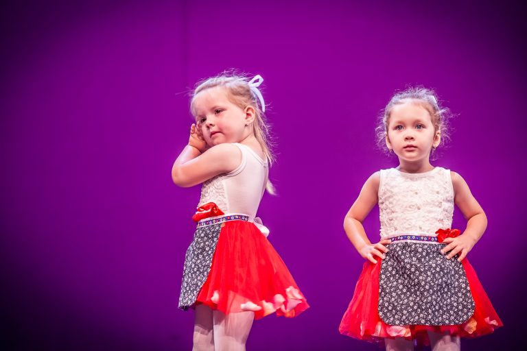 MiniDance je tanečná prípravka venovaná 4 ročným deťom. Na lekciách sa vaše deti vytancujú, zabavia a rozvinú svoj tanečný a pohybový talent.