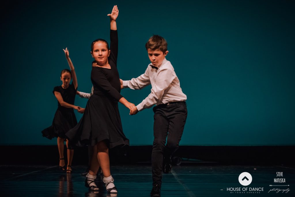 Spolocenske-tance-5-rokov-Pohybové aktivity pre deti - Tanecna-pripravka-tanecny-kruzok-tanecna-skola-house-of-dance